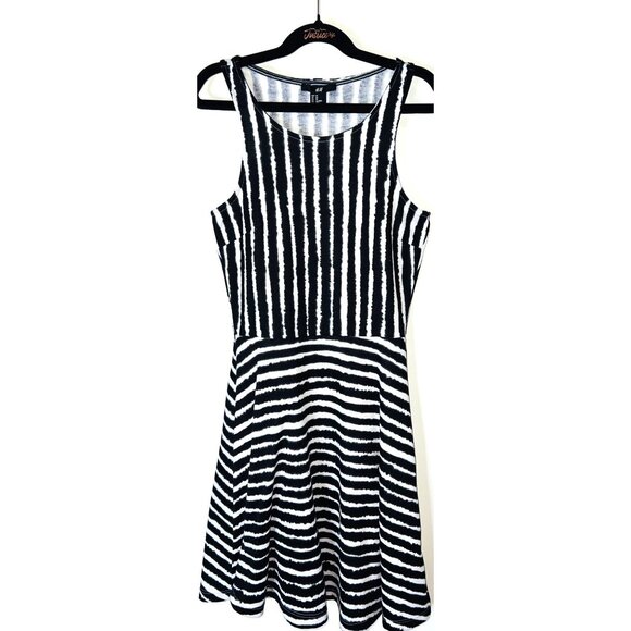 H&M Black & White Striped Sleeveless Fit & Flare Dress XS - Picture 1 of 4